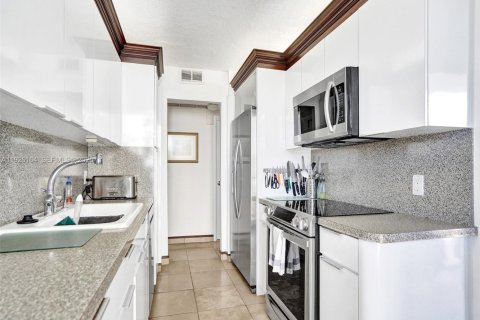 Condo in Hollywood, Florida, 1 bedroom № 1986100 - photo 23