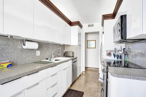 Condo in Hollywood, Florida, 1 bedroom № 1986100 - photo 22