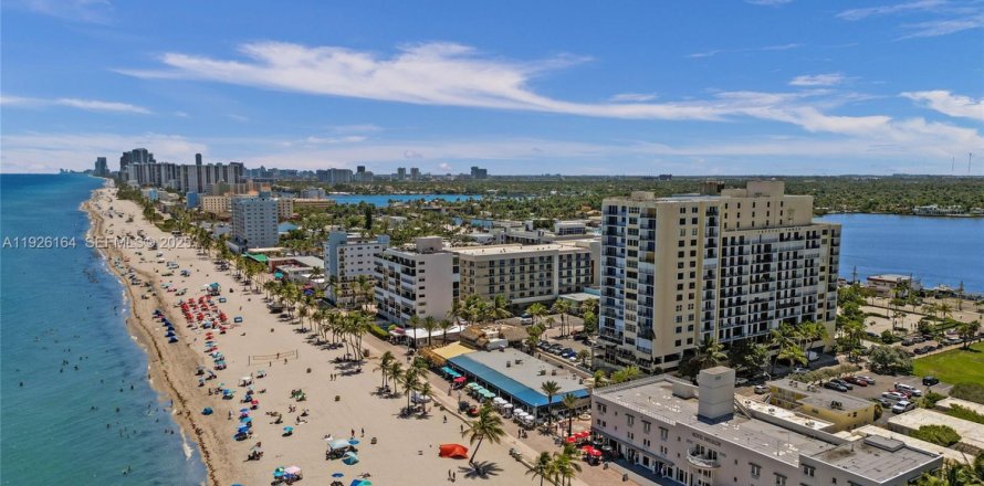 Condo in Hollywood, Florida, 1 bedroom № 1986100