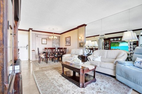 Condo in Hollywood, Florida, 1 bedroom № 1986100 - photo 27