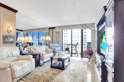 Condo in Hollywood, Florida, 1 bedroom № 1986100 - photo 5