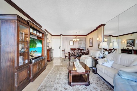 Condo in Hollywood, Florida, 1 bedroom № 1986100 - photo 28