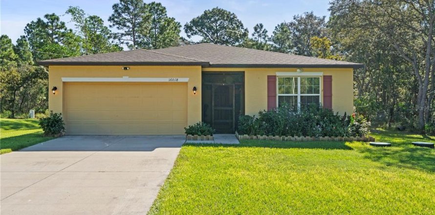 House in Weeki Wachee, Florida 4 bedrooms, 173.36 sq.m. № 1879807
