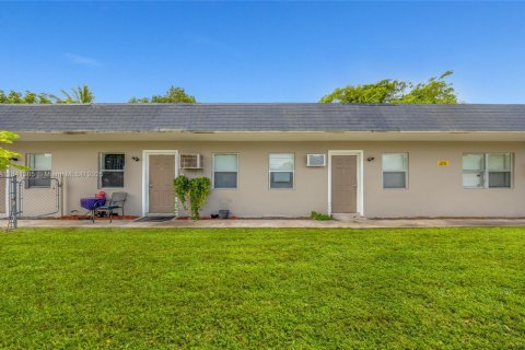 Immobilier commercial à vendre à Fort Lauderdale, Floride: 179.86 m2 № 1871383 - photo 2