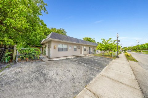Immobilier commercial à vendre à Fort Lauderdale, Floride: 179.86 m2 № 1871383 - photo 6