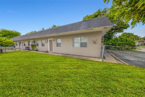 Immobilier commercial à vendre à Fort Lauderdale, Floride: 179.86 m2 № 1871383 - photo 3