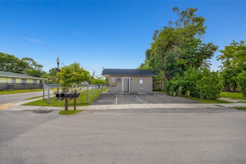 Immobilier commercial à vendre à Fort Lauderdale, Floride: 179.86 m2 № 1871383 - photo 9