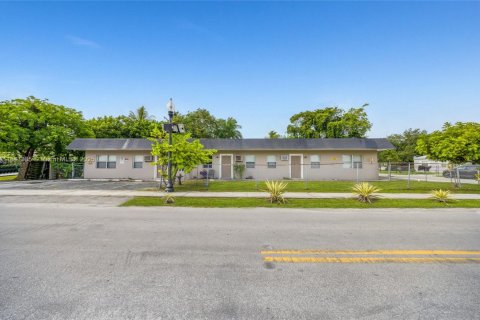 Immobilier commercial à vendre à Fort Lauderdale, Floride: 179.86 m2 № 1871383 - photo 1