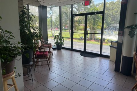 Condo in North Miami, Florida, 2 bedrooms  № 1893036 - photo 24