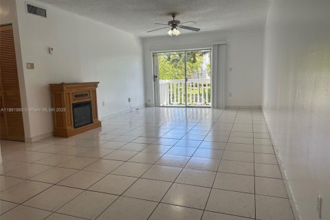 Condo in North Miami, Florida, 2 bedrooms  № 1893036 - photo 2