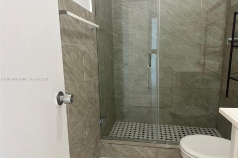 Condo in North Miami, Florida, 2 bedrooms  № 1893036 - photo 6
