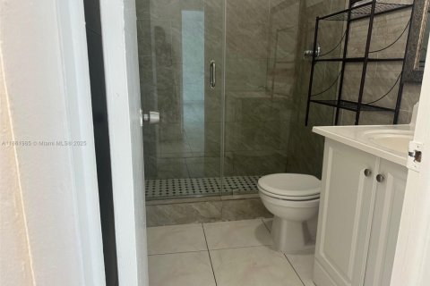 Condo in North Miami, Florida, 2 bedrooms  № 1893036 - photo 28