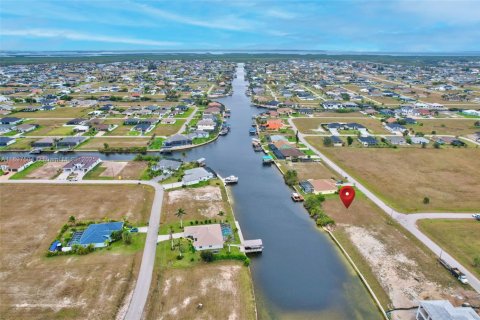 Terreno en venta en Cape Coral, Florida № 1949091 - foto 15