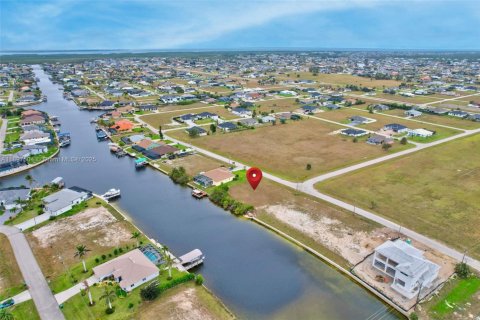 Terreno en venta en Cape Coral, Florida № 1949091 - foto 16
