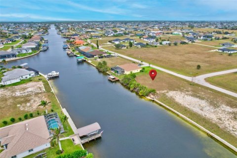Terreno en venta en Cape Coral, Florida № 1949091 - foto 14