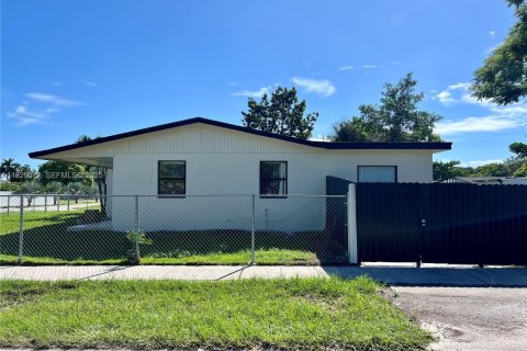 Купить виллу или дом в Майами, Флорида 4 спальни, 196.67м2, № 1988427 - фото 12