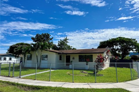 Купить виллу или дом в Майами, Флорида 4 спальни, 196.67м2, № 1988427 - фото 3