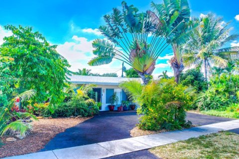 House in Pompano Beach, Florida 2 bedrooms, 82.96 sq.m. № 2031301