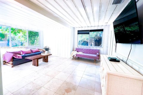 House in Pompano Beach, Florida 2 bedrooms, 82.96 sq.m. № 2031301 - photo 10