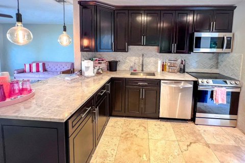 House in Pompano Beach, Florida 2 bedrooms, 82.96 sq.m. № 2031301 - photo 5