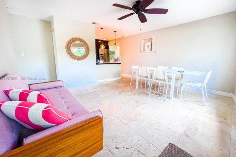 House in Pompano Beach, Florida 2 bedrooms, 82.96 sq.m. № 2031301 - photo 8