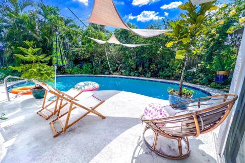 House in Pompano Beach, Florida 2 bedrooms, 82.96 sq.m. № 2031301 - photo 2