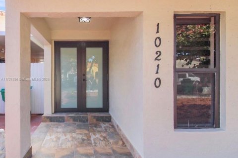 House in Hialeah Gardens, Florida 3 bedrooms, 129.88 sq.m. № 1477661 - photo 2