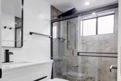 House in Hialeah Gardens, Florida 3 bedrooms, 129.88 sq.m. № 1477661 - photo 10