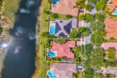 Casa en venta en Weston, Florida, 5 dormitorios, 263.47 m2 № 1695575 - foto 2