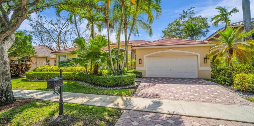 Casa en Weston, Florida 5 dormitorios, 263.47 m2 № 1695575