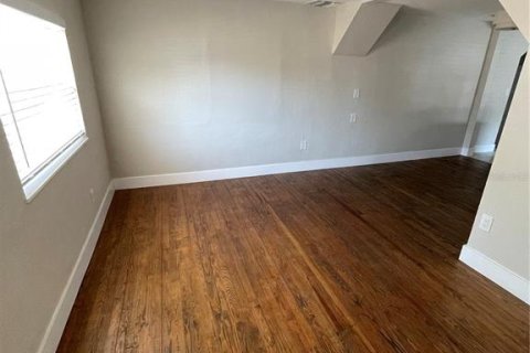 Casa en alquiler en Saint Petersburg, Florida, 3 dormitorios, 93.46 m2 № 1901022 - foto 4