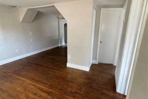 Casa en alquiler en Saint Petersburg, Florida, 3 dormitorios, 93.46 m2 № 1901022 - foto 3