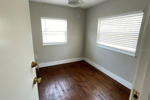 Casa en alquiler en Saint Petersburg, Florida, 3 dormitorios, 93.46 m2 № 1901022 - foto 5