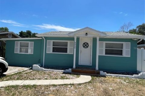 Casa en alquiler en Saint Petersburg, Florida, 3 dormitorios, 93.46 m2 № 1901022 - foto 2