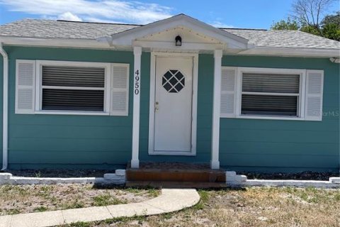 Casa en alquiler en Saint Petersburg, Florida, 3 dormitorios, 93.46 m2 № 1901022 - foto 1