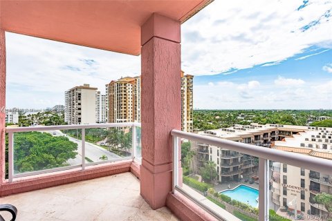 Condo in Fort Lauderdale, Florida, 2 bedrooms  № 2013082 - photo 2
