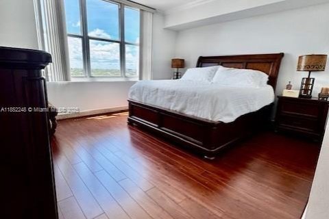 Condo in Fort Lauderdale, Florida, 2 bedrooms  № 2013082 - photo 17