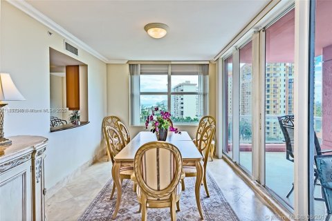 Condo in Fort Lauderdale, Florida, 2 bedrooms  № 2013082 - photo 12