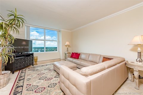 Condo in Fort Lauderdale, Florida, 2 bedrooms  № 2013082 - photo 15