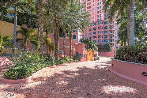 Condo in Fort Lauderdale, Florida, 2 bedrooms  № 2013082 - photo 10