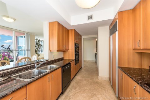 Condo in Fort Lauderdale, Florida, 2 bedrooms  № 2013082 - photo 24