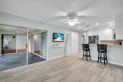 Casa en alquiler en Sarasota, Florida, 2 dormitorios, 139.17 m2 № 1879652 - foto 11