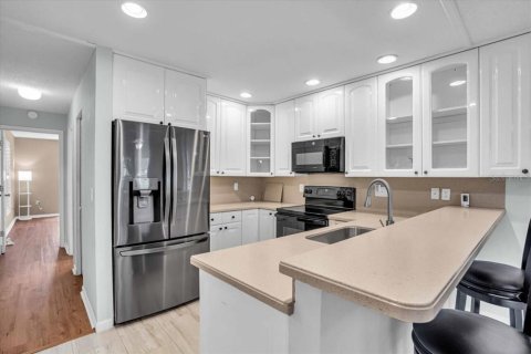 Casa en alquiler en Sarasota, Florida, 2 dormitorios, 139.17 m2 № 1879652 - foto 13