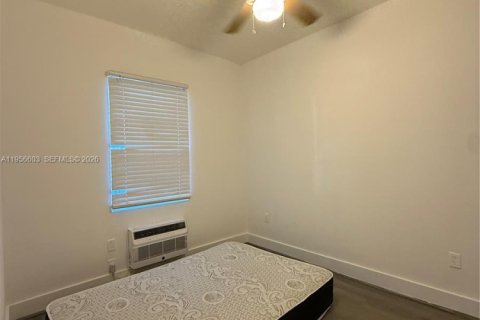 Apartamento en alquiler en Miami Beach, Florida, 1 dormitorio, 1715.63 m2 № 2011783 - foto 13