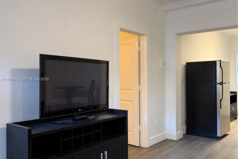 Apartamento en alquiler en Miami Beach, Florida, 1 dormitorio, 1715.63 m2 № 2011783 - foto 9