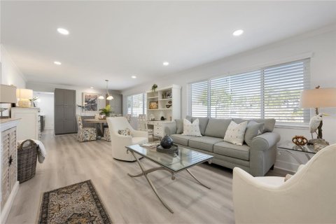 Condo in Longboat Key, Florida, 2 bedrooms  № 2151965 - photo 7