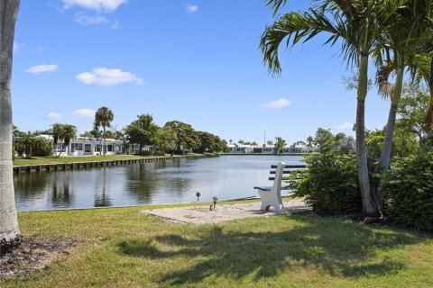 Condo in Longboat Key, Florida, 2 bedrooms  № 2151965 - photo 4
