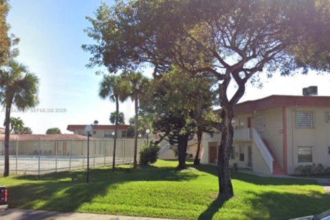 Condo in Miami, Florida, 3 bedrooms  № 1999402