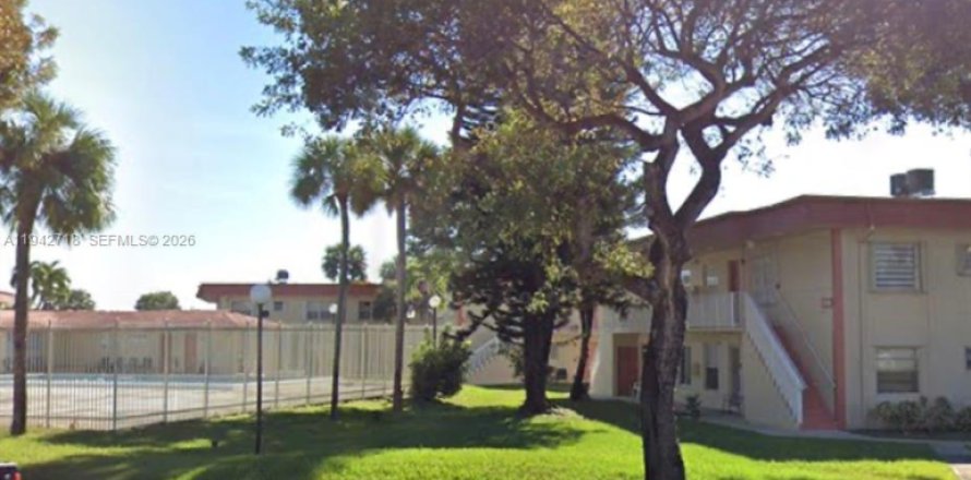 Condo in Miami, Florida, 3 bedrooms  № 1999402