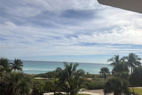 Condo in Surfside, Florida, 2 bedrooms  № 2035595